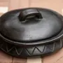 Plats et saladiers - Le Pot Ovale Brûlé avec Motif et Poignées Latérales - Noir - BAZAR BIZAR LIVING