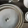 Plats et saladiers - Assiettes SUN. Céramiques portugaises. Ivoire avec bordure dorée - SOWL
