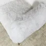 Fauteuils - Fauteuil en tissu blanc à poils longs - ANGEL CERDÁ
