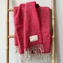 Plaids - Plaid couverture en laine, Chevrons Rouge Naturel - WOOL ONLY BY JOWOLLINA