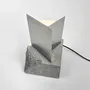 Lampes de bureau  - Lampe de table sculpturale [ESSENCE] - CASE STUDIOS