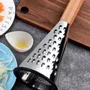 Couteaux - Râpe conique à fromage et légumes avec manche en bois - SOSTRAW & SMARTTHINGS