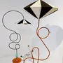 Lampadaires - Lampadaire multicolore Loop 02 en métal et bois par MIRANDA MAKAROFF - TULESTE FACTORY