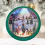 Autres décorations de Noël - Boule à Neige LED Ornement de Noël – Scène Village Bonhomme de Neige Hivernal (LED Blanc Chaud & Musique) – Option DC - BLUE STAR B.V.