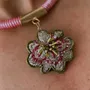 Bijoux - Collier brodé à la main - FIL MAIN