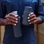 Verres - Gourde en verre borosilicaté - 600ml - manchn siliconé - BLACK+BLUM EUROPE