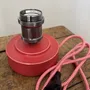 Objets de décoration - Pied de Lampe Gaïa Rouge - Ampoule Tourbillon - LES POTERIES DE SWANE