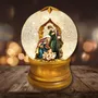 Crèches et santons - Boule à Neige LED avec Crèche – Sainte Famille, Paillettes et Lumière Chaleureuse - BLUE STAR B.V.