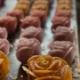 Objets de décoration - Bougies coulées à la main en 75 couleurs - DEKOCANDLE