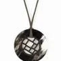 Bijoux - Pendentif damier cerclé en corne blonde - L INDOCHINEUR X RIVÊT