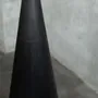 Lampadaires - Lampadaire Vereteno — Base sculpturale en érable carbonisé avec abat-j - PLETOSTUDIO