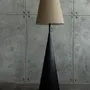 Lampadaires - Lampadaire Vereteno — Base sculpturale en érable carbonisé avec abat-j - PLETOSTUDIO