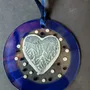Autres décorations de Noël - Ornement en verre bleu en forme de cœur peint à la main - CARNEOL GLASS