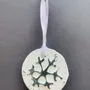 Christmas garlands and baubles - Small rustic Christmas hanger with snowflake - CARNEOL GLASS