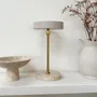 Lampes de table - Lampe de table rechargeable LED MOONLIGHT beige, laiton, travertin - DYBERG LARSEN