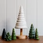 Décorations pour tables de Noël - Scalloped Green Christmas Tree - WE LOVE SEASONS