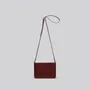 Sacs et cabas - Sparrow - Petit sac à bandoulière en cuir en merlot grainé - MIMI BERRY