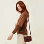 Sacs et cabas - Wren - Mini sac à bandoulière en cuir en merlot grainé - MIMI BERRY