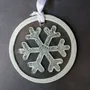 Other Christmas decorations - White hand-painted snowflake-shaped glass ornament - CARNEOL GLASS
