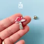 Bijoux - Broche champignon rouge Amanita Muscaria - Broche en bois fantaisie forêt - Accessoire féerique Amanite tue-mouches - PINTONIK