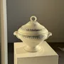 Plats et saladiers - Soupière à couvercle ou légumier en faïence de Saint Amand H29 D28 - OFFICE OBJETS