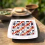 Cadeaux - Édition Limitée : Coffret de 12 Assiettes en Porcelaine Française Personnalisables aux Symboles Adinkra - Artisanat d'Excellence - KEMI HOME ART