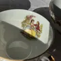 Tasses et mugs - Lot de 8 tasses en porcelaine à motif de galanterie pastorale - OFFICE OBJETS
