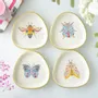 Bijoux - Ensemble de 4 coupelles à bijoux en forme d'insectes à motifs floraux - SOMETHING DIFFERENT WHOLESALE