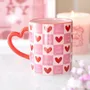 Tasses et mugs - Mug à carreaux « Aime-toi » avec anse en forme de cœur - SOMETHING DIFFERENT WHOLESALE