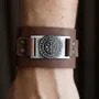 Bijoux - Bracelet manchette en cuir Viking Compass - SOMETHING DIFFERENT WHOLESALE