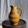 Carafes - Carafe vintage en grès jaune frises perlées Made in France H22 - OFFICE OBJETS