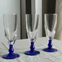 Verres à pied - Lot de 8 flûtes à champagne pied bleu dépareillées - OFFICE OBJETS