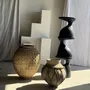 Vases - Immense pot de style antique gris clair à couverture croisillons - OFFICE OBJETS