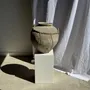 Objets de décoration - Très grand pot en terre cuite gris clair à anses et croisillons - OFFICE OBJETS