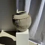 Objets de décoration - Très grand pot en terre cuite gris clair à anses et croisillons - OFFICE OBJETS