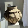 Objets de décoration - Très grand pot en terre cuite gris clair à anses et croisillons - OFFICE OBJETS