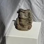 Accessoires de déco extérieure - Petite grenouille sculpture de pierre calcaire balinaise au couvre-che - OFFICE OBJETS