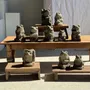 Accessoires de déco extérieure - Petite grenouille sculpture de pierre calcaire balinaise au couvre-che - OFFICE OBJETS