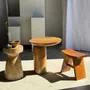 Autres tables  - Table d'appoint en suar massif plateau circulaire pied colonne - OFFICE OBJETS