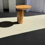 Autres tables  - Table d'appoint en suar massif plateau circulaire pied colonne - OFFICE OBJETS