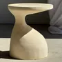 Autres tables  - Sexy Neck - Bout de canapé en bois massif (monoxyle) blanc - OFFICE OBJETS