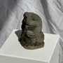 Sculptures, statuettes et miniatures - Petite grenouille sculpture de pierre calcaire joueuse de flûte - OFFICE OBJETS