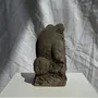 Sculptures, statuettes et miniatures - Petite grenouille sculpture de pierre calcaire joueuse de flûte - OFFICE OBJETS