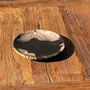 Pièces uniques - Petit vide poche ou plat en bois pétrifié noir et beige D20,5 -3317 - OFFICE OBJETS
