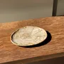 Assiettes de réception - Petit vide poche ou plat en bois pétrifié ovale beige cernes moucheté - OFFICE OBJETS