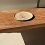 Assiettes de réception - Petit vide poche ou plat en bois pétrifié beige cernes petit cœur noir - OFFICE OBJETS