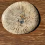Assiettes de réception - Petit vide poche ou plat en bois pétrifié beige cernes petit cœur noir - OFFICE OBJETS