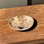 Assiettes de réception - Petit vide poche ou plat en bois pétrifié beige tache noire D20x17 - OFFICE OBJETS