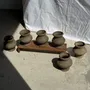 Vases - Petit vase en terre cuite brutaliste artisanal piédouche indonésien - OFFICE OBJETS