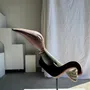 Sculptures, statuettes et miniatures - Oiseau décoratif traditionnel indonésien en bois sur socle - OFFICE OBJETS